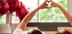 como reconquistar a mi pareja después de una separación manos con símbolo de corazón en pareja
