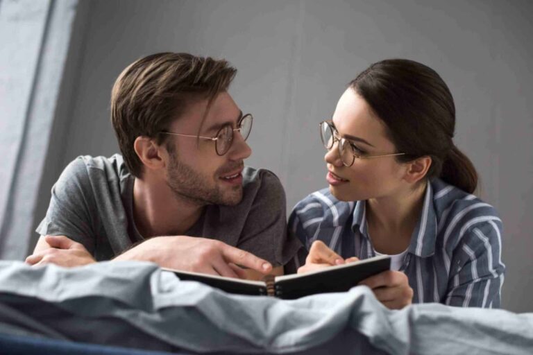 Mi ex me escribe -10 razones y cómo actuar